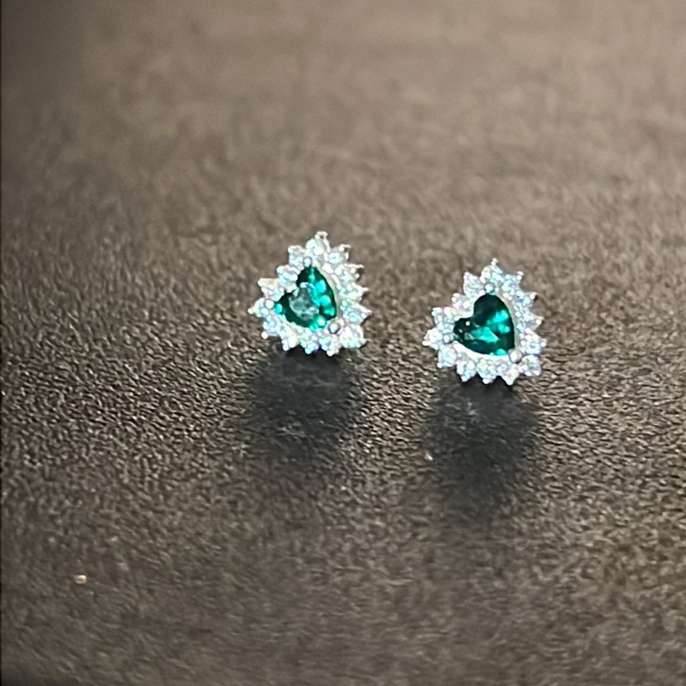 Sterling Silver Earrings Emerald Heart CZ Diamond Halo Stud Earrings NWOT